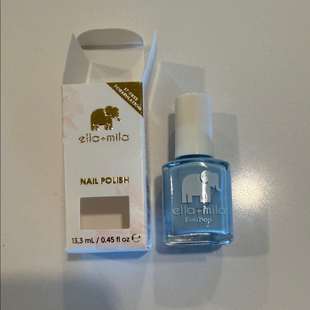 Blue Nail Polis Ella+mila baby blue collar